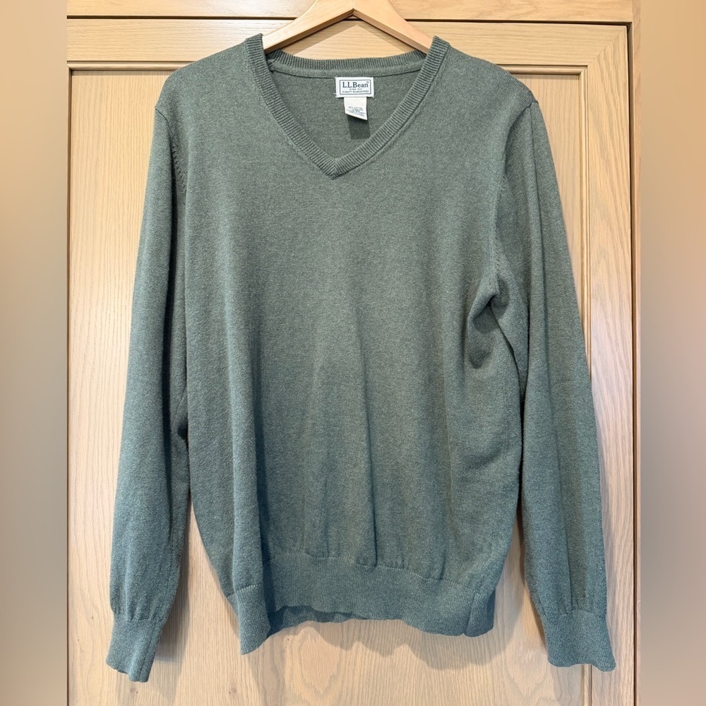 Vintage L.L. Bean Men's Classic V-Neck Sweater Army Green 90's / Cotton / M-REG